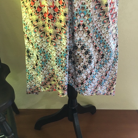 🎁2/$12 LG AB STUDIO MULTI-COLOR SCOOP NECK WING HEM TOP - Picture 3 of 12